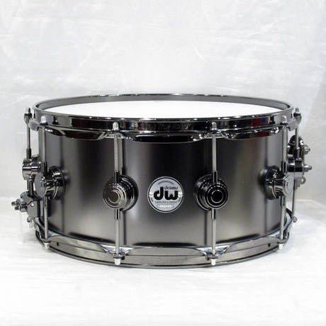 DRVD6514SVNBK_[Collector's_Satin_Black_Over_Brass_Snare_14×6_5___Black_Nickel_Hardware]_01