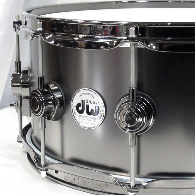 DRVD6514SVNBK_[Collector's_Satin_Black_Over_Brass_Snare_14×6_5___Black_Nickel_Hardware]_02
