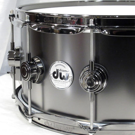 DRVD6514SVNBK_[Collector's_Satin_Black_Over_Brass_Snare_14×6_5___Black_Nickel_Hardware]_02