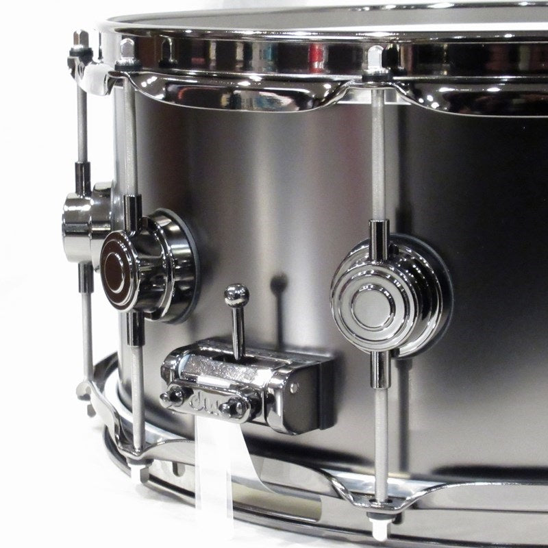 DRVD6514SVNBK_[Collector's_Satin_Black_Over_Brass_Snare_14×6_5___Black_Nickel_Hardware]_04