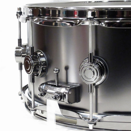 DRVD6514SVNBK_[Collector's_Satin_Black_Over_Brass_Snare_14×6_5___Black_Nickel_Hardware]_04