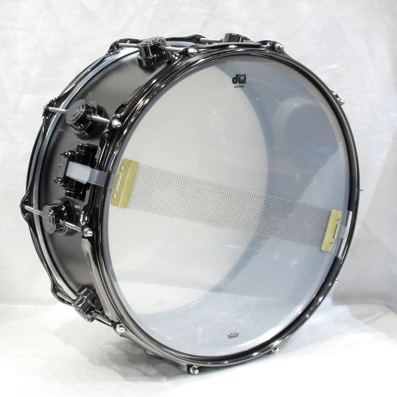DRVD6514SVNBK_[Collector's_Satin_Black_Over_Brass_Snare_14×6_5___Black_Nickel_Hardware]_07
