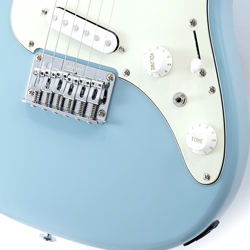 AZ_Essentials_AZES31-PRB_(Purist_Blue)_[SPOT_MODEL]_05
