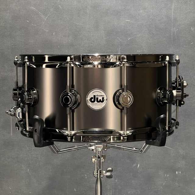 DRVD6514SVNBK_[Collector's_Satin_Black_Over_Brass_Snare_14×6_5___Black_Nickel_Hardware]_01
