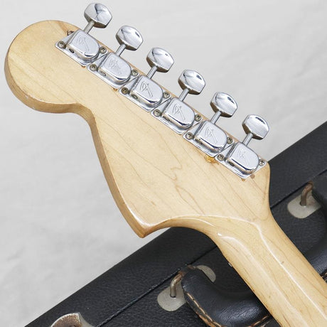 VINTAGE_Stratocaster_'70_Sunburst_R_10