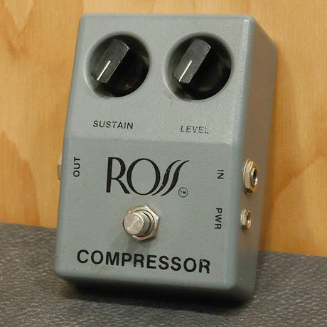 VINTAGE_Compressor_Gray_Case_'79_01