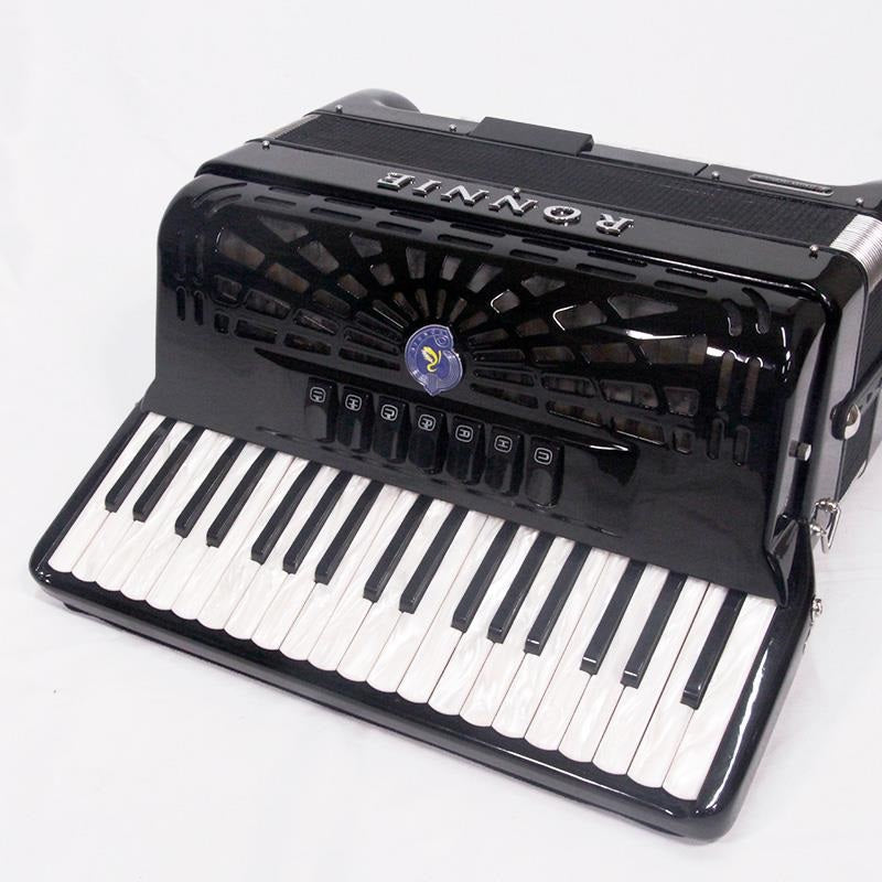 Jubilate96_BK_(Japanese_domestic_specifications)，_37_keys，_96_bass，_MML_3-row_set，_piano_style，_Ronnie_Black，_Italian_parts_used，_accordion_02