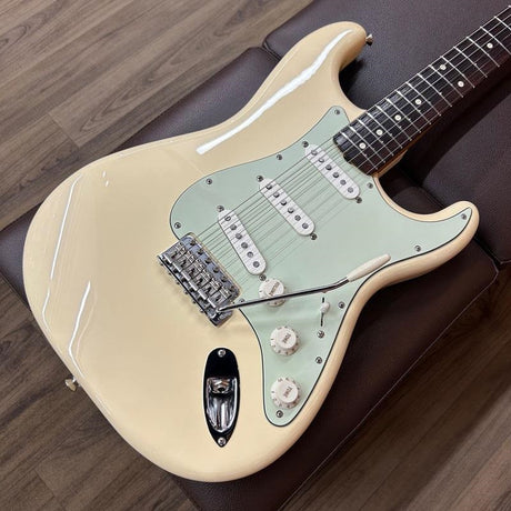 Used_Fender_Vintera_II_60s_Stratocaster_(Olympic_White)_[SN_MX23078659]_09