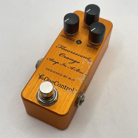 USED_​​Fluorescent_Orange_Amp_in_a_Box_01