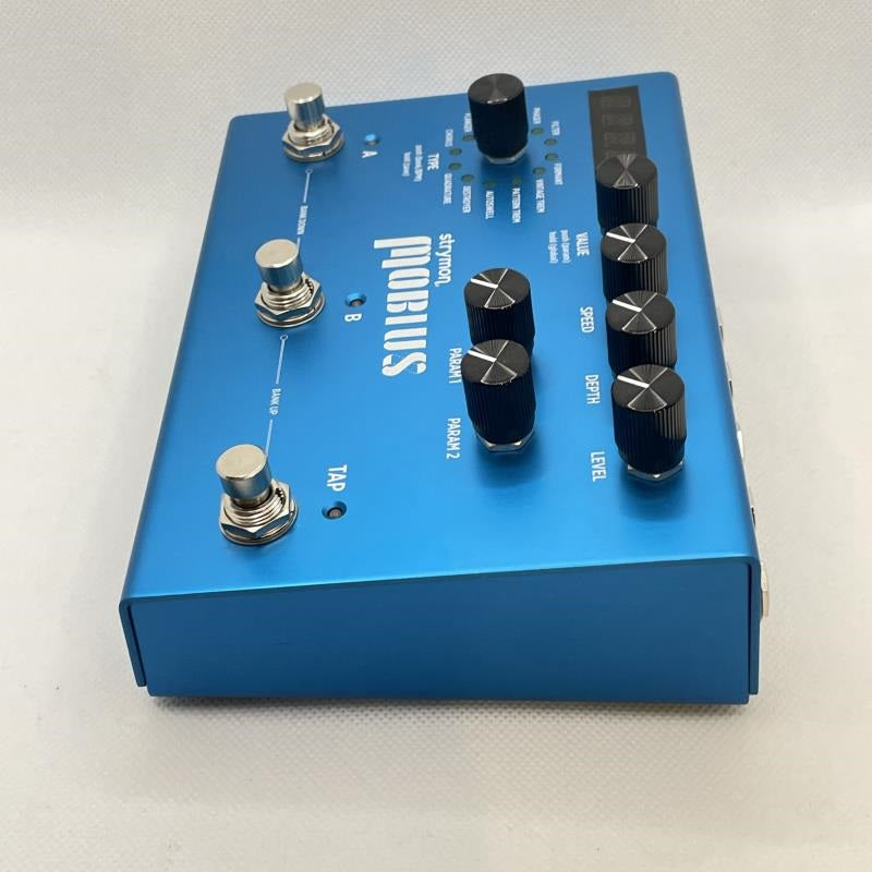 USED_​​Mobius_03