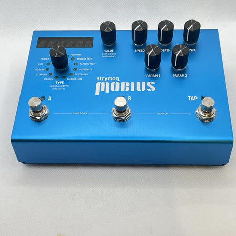 USED_​​Mobius_06
