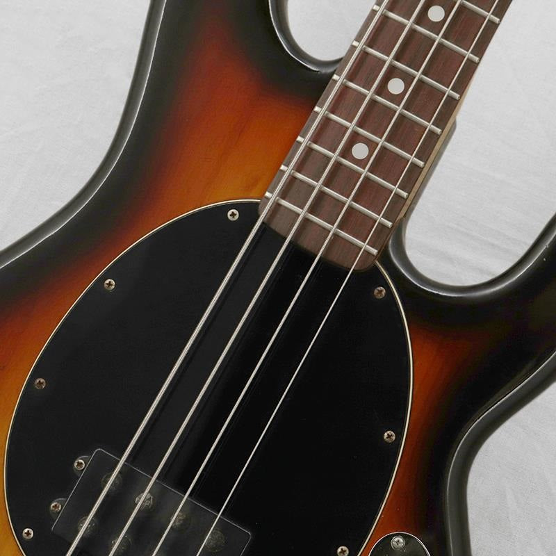 VINTAGE_StingRay_Bass_'82_Sunburst_R_05