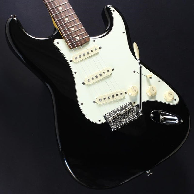 USED_​​Classic_60s_Stratocaster_(Black)_01