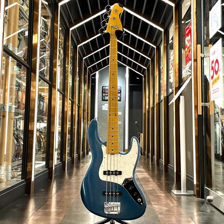 Trad_JB_4st_(Deep_Lake_Placid_Blue_Light_Aged)_02