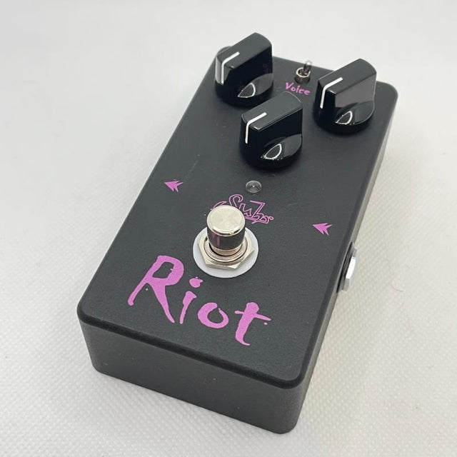 USED_​​Riot_Black_01