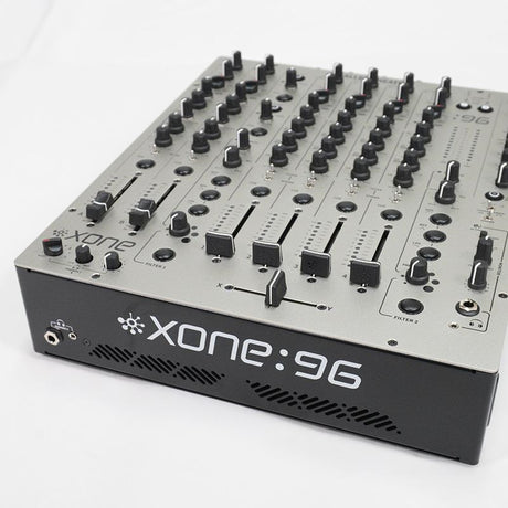 XONE_96_[New，_opened_box_with_damage，_special_price]_03