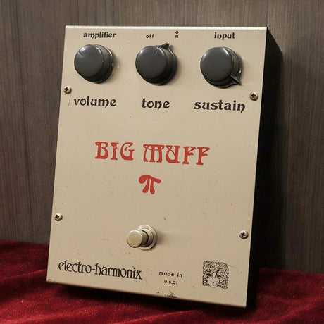 VINTAGE_Big_Muff_Pi_Version_2__Ram's_Head__'76_01