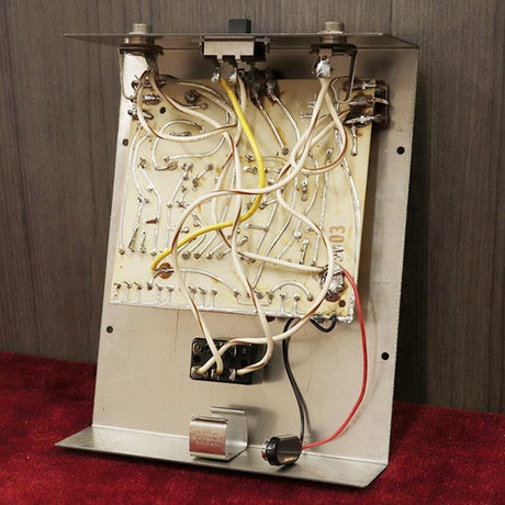 VINTAGE_Big_Muff_Pi_Version_2__Ram's_Head__'74_05