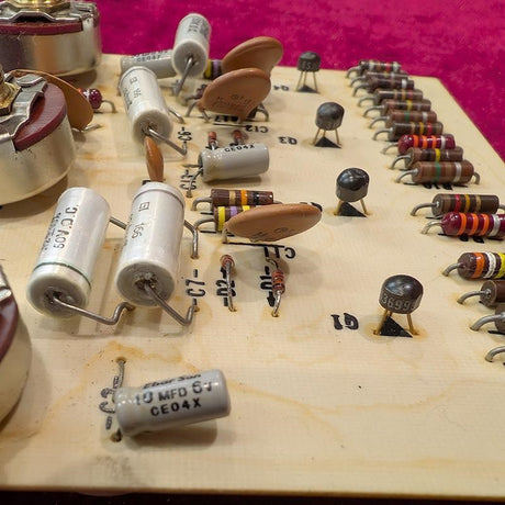 VINTAGE_Big_Muff_Pi_Version_2__Ram's_Head__'74_06