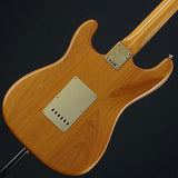 USED_​​2016_Limited_Model_Spalted_Maple_Artisan_Stratocaster_Natural_with_Gold_Anodized_Pickguard_[SN_CZ525592]_Fender_02