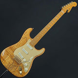 USED_​​2016_Limited_Model_Spalted_Maple_Artisan_Stratocaster_Natural_with_Gold_Anodized_Pickguard_[SN_CZ525592]_Fender_03
