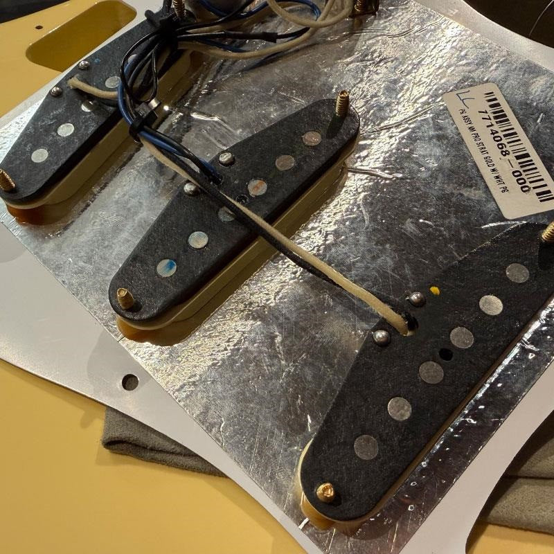 Used_Fender_Overseas_Limited_Model_American_Professional_Stratocaster_(Vintage_White)_[SN_US19061737]_10