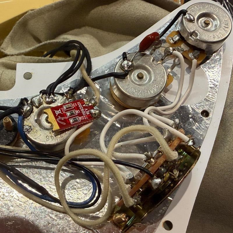 Used_Fender_Overseas_Limited_Model_American_Professional_Stratocaster_(Vintage_White)_[SN_US19061737]_11