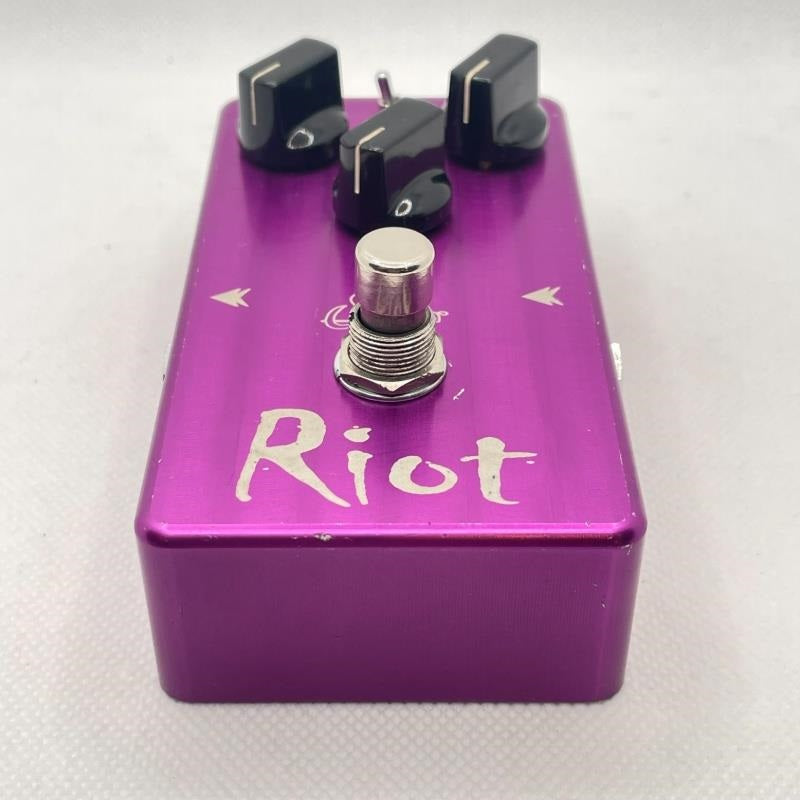 USED_​​Riot_06