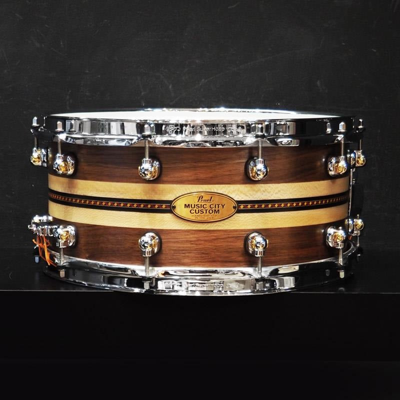 USED_​​MCCW1465S_C_#1008_Music_City_Custom_-USA_Solid_Walnut_Shell_Snare_Drums_14×6_5_[Quartersawn_Sycamore_Chevron_with_Ebony_Borders]_01