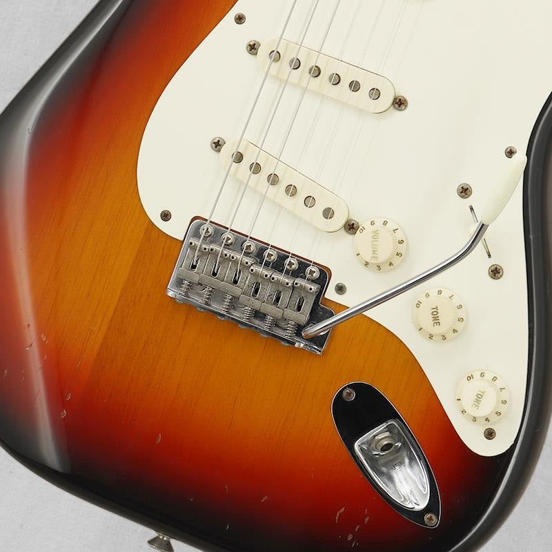 VINTAGE_57_Stratocaster_'82_Sunburst_M_05
