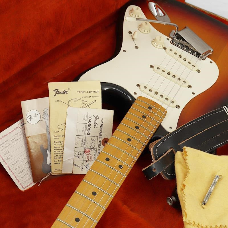 VINTAGE_57_Stratocaster_'82_Sunburst_M_06