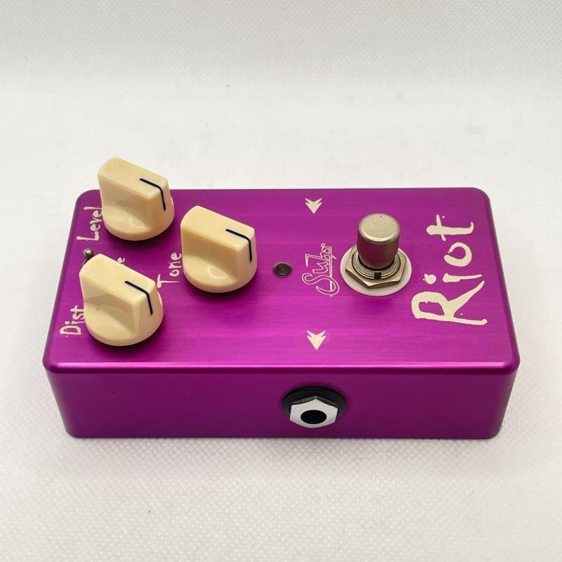 USED_​​Riot_04