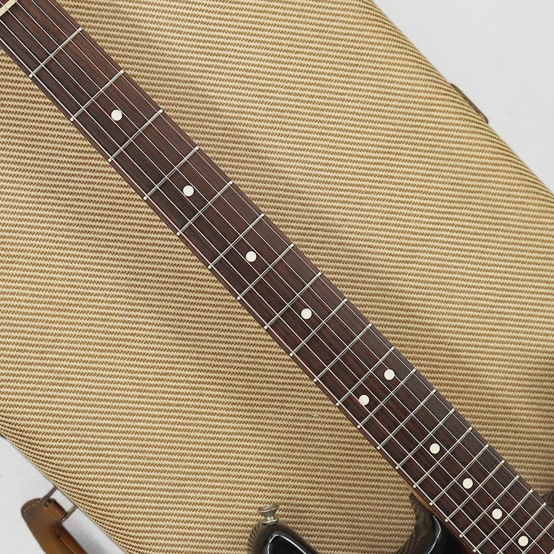 VINTAGE_62_Stratocaster_'82_Sunburst_R_09