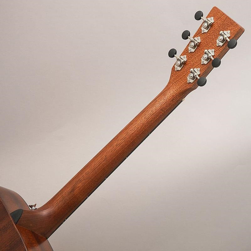 000-10E_Retro_Martin_10