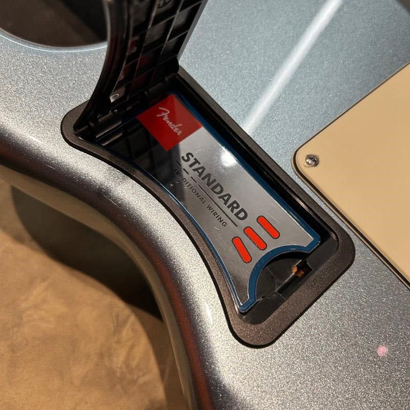 USED_​​American_Deluxe_Stratocaster_Plus_Mod__(Mystic_Ice_Blue_Maple)_[SN_US12128739]_Fender_10