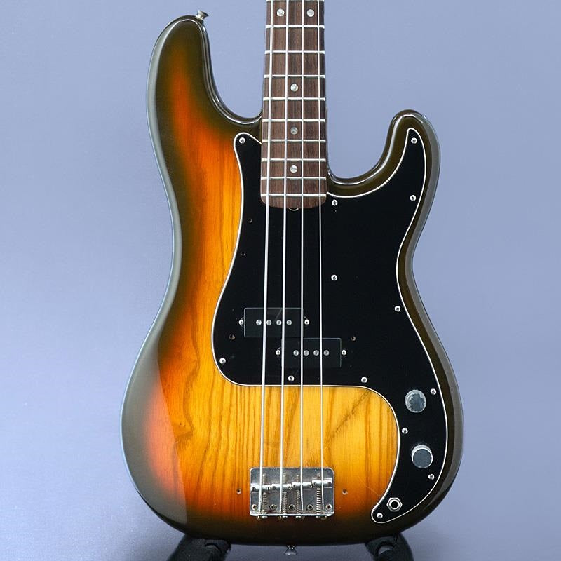 VINTAGE_Precision_Bass_'79_(Sunburst)_01