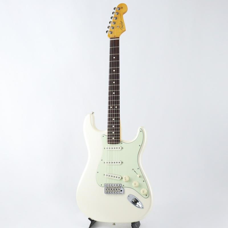 USED_​​Limited_Edition_American_Professional_Classic_Stratocaster_(Olympic_White)_[SN_US26019907]_Fender_02