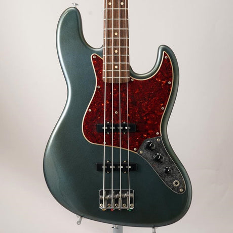 Beta_J4_Trad_Master_(Old_Lake_Placid_Blue_Light_Aged)_01