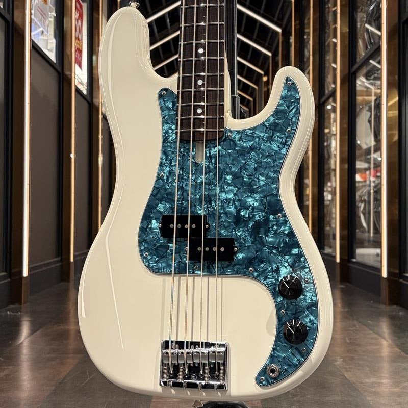 Standard-P_(Performance_White)_01