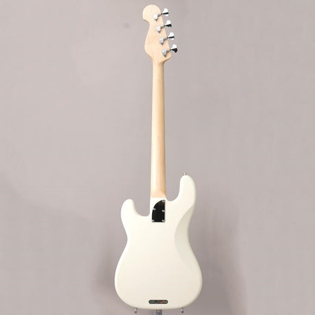 Standard-P_(Performance_White)_04
