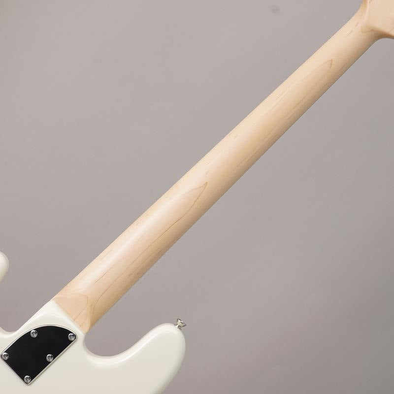Standard-P_(Performance_White)_06