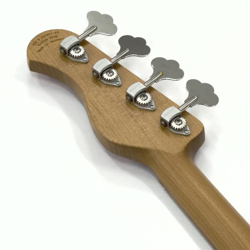 Custom_Shop_21-Fret_Vintage_J_J_Bass_Japan_Limited_(Candy_Apple_Red_Metallic)_04