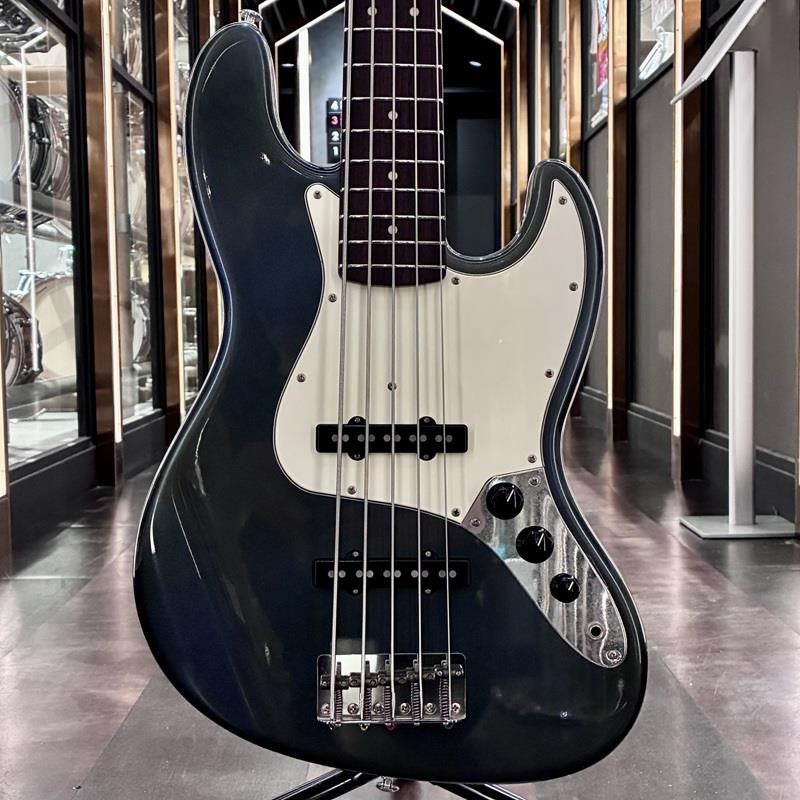 Trad_Master_Series_Beta_J5_(Old_Lake_Placid_Blue_Light_Aged)_01