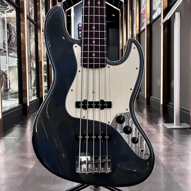 Trad_Master_Series_Beta_J5_(Old_Lake_Placid_Blue_Light_Aged)_01