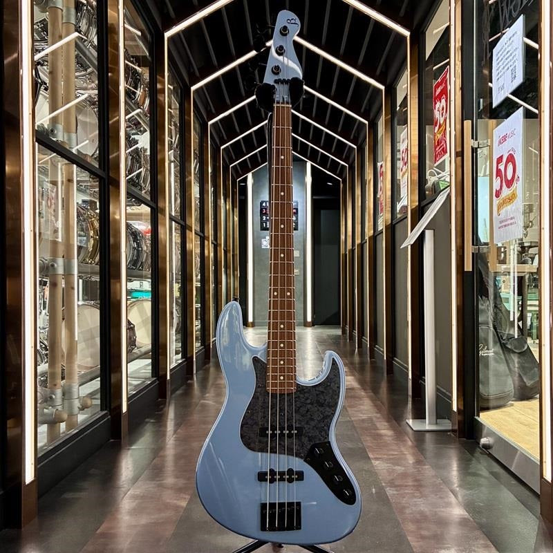 Urbanite_Series_Beta_J4_XL_EX_(Ice_Blue_Metallic)_02
