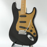 USED_​​American_Deluxe_Stratocaster_(Montego_Black_M)_2004_[SN__DZ4124337]_01