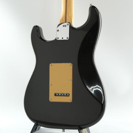 USED_​​American_Deluxe_Stratocaster_(Montego_Black_M)_2004_[SN__DZ4124337]_03