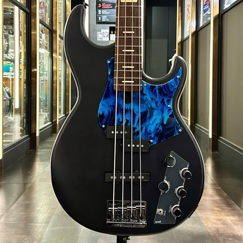 BB734A_(Trans_Matte_Black)_with_Tokyo_Acryl_Pickguard_[YAMAHA_GUITAR_WINTER_CAMPAIGN_2025_Eligible]_01