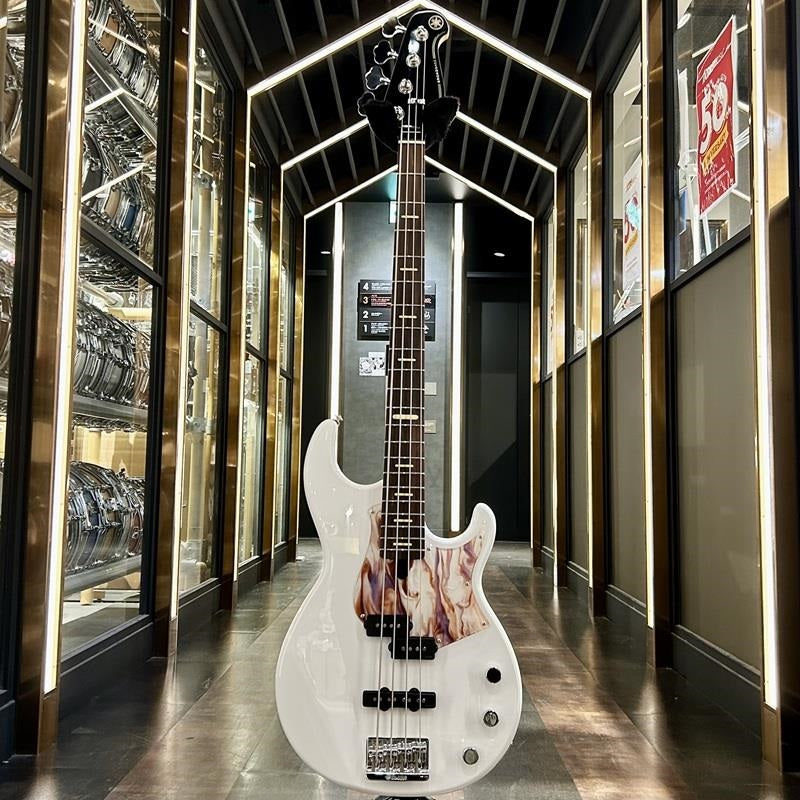 BBP34_(Shell_White)_w_Tokyo_Acryl_Pickguard_[Ikebe_50th_Anniversary_Special_Edition]_02