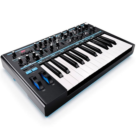 Bass_Station_II_[You_can_try_out_the_bass_on_our_dedicated_bass_floor!]_02